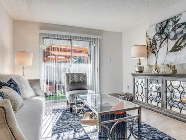 2 bedroom, Dallas TX 75237 105850573