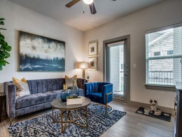 2 bedroom, Dallas TX 75237 105853412
