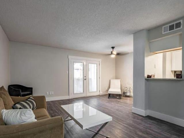 2 bedroom, Dallas TX 75237 105854964