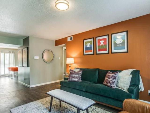 2 bedroom, Dallas TX 75233 105245784