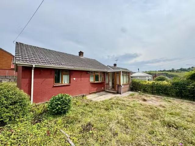 2 bedroom detached bungalow for rent in Bryngolau, Tonyrefail.