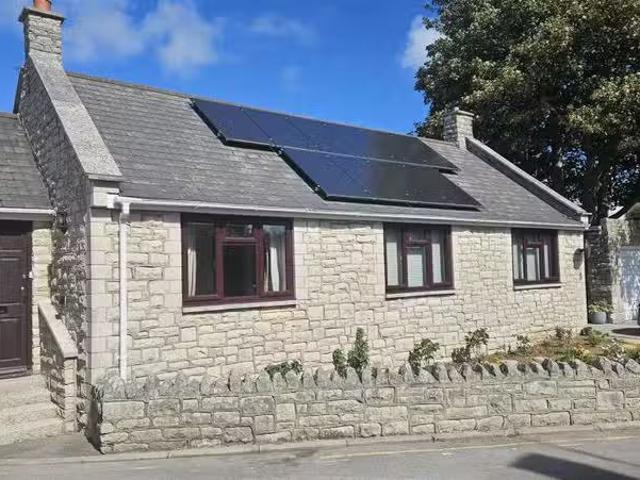 2 bedroom detached bungalow for rent in Delhi Lane, Portland.