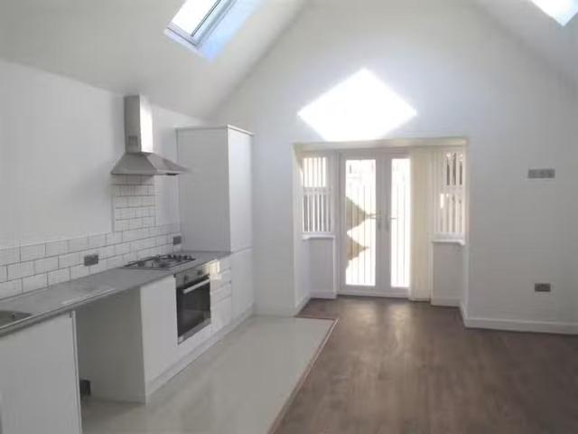 2 bedroom detached bungalow for rent in Denmark Road, Winton.
