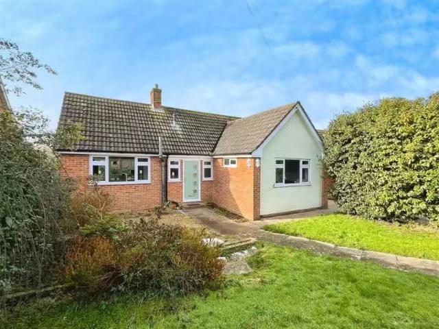 2 bedroom detached bungalow for rent in King Charles Way, Brid.