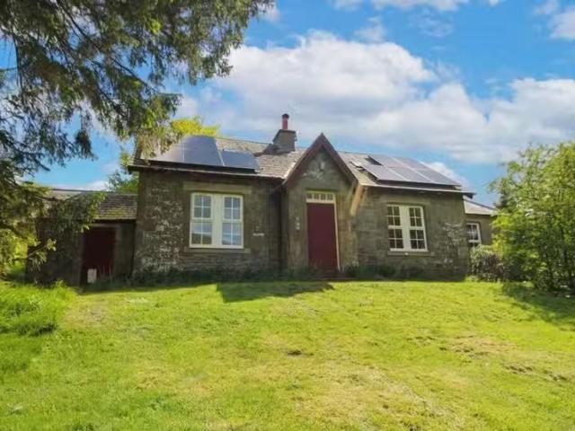 2 bedroom detached bungalow for rent in Mosspeeble Cottage, La.