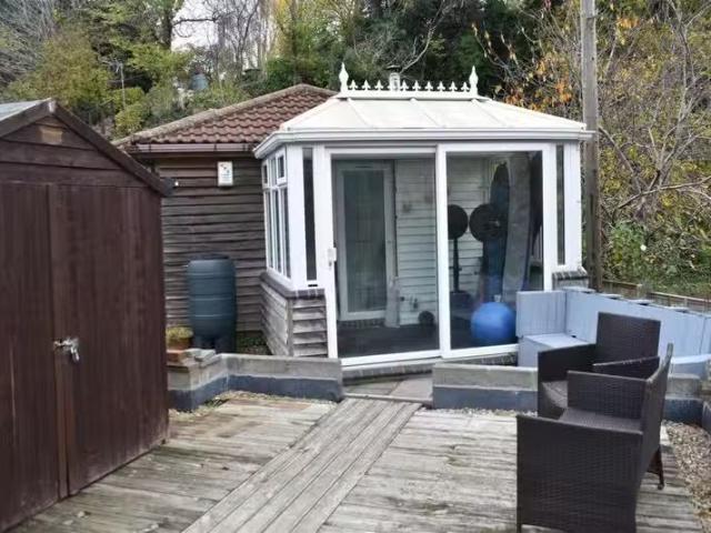 2 bedroom detached bungalow for rent in Mill Steps, Winterbour.