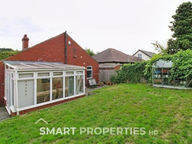 2 bedroom detached bungalow for rent in Penistone Road, Waterloo, Huddersfield, HD5