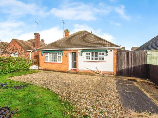2 bedroom detached bungalow for sale