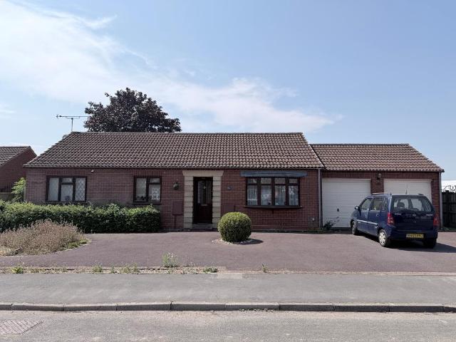 2 bedroom detached bungalow for sale