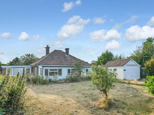 2 bedroom detached bungalow for sale