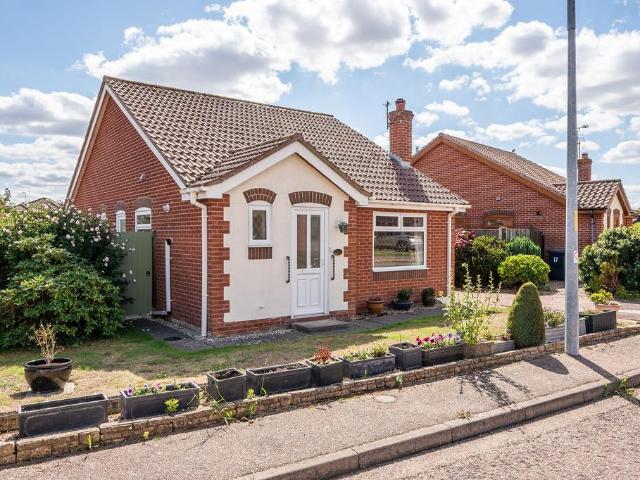 2 bedroom detached bungalow for sale