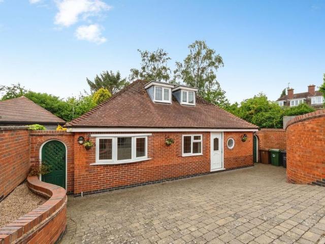 2 bedroom detached bungalow for sale