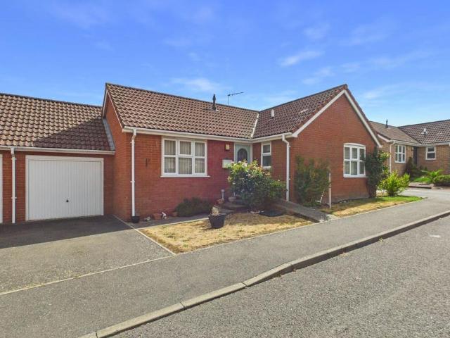 2 bedroom detached bungalow for sale