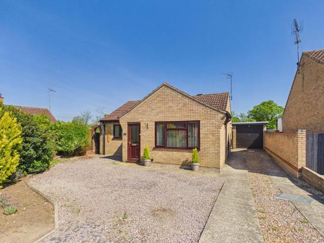 2 bedroom detached bungalow for sale