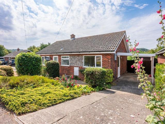 2 bedroom detached bungalow for sale
