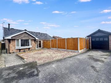 2 bedroom detached bungalow for sale