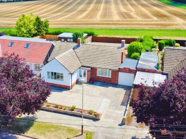 2 bedroom detached bungalow for sale
