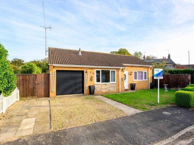 2 bedroom detached bungalow for sale