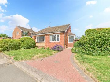 2 bedroom detached bungalow for sale