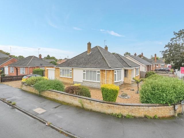 2 bedroom detached bungalow for sale