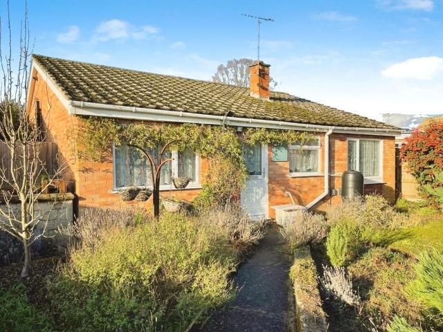 2 bedroom detached bungalow for sale