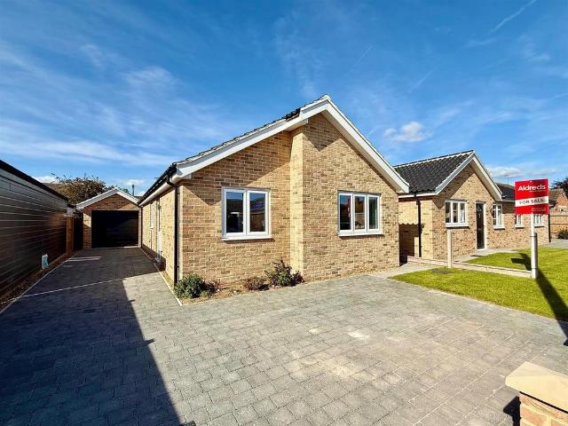 2 bedroom detached bungalow for sale