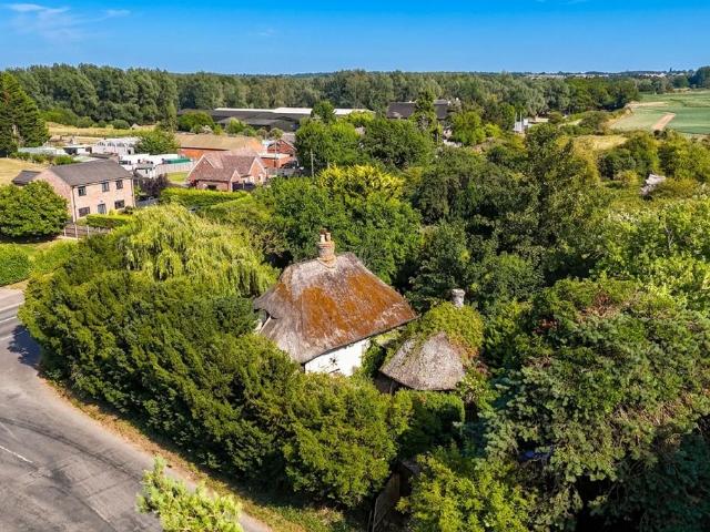 2 bedroom detached bungalow for sale