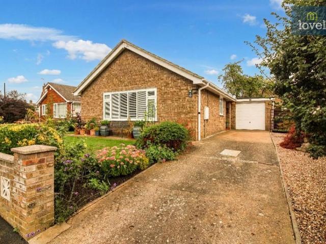 2 bedroom detached bungalow for sale