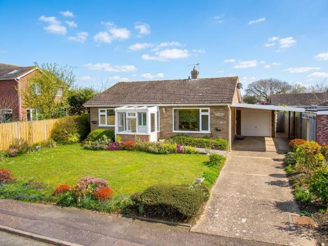 2 bedroom detached bungalow for sale