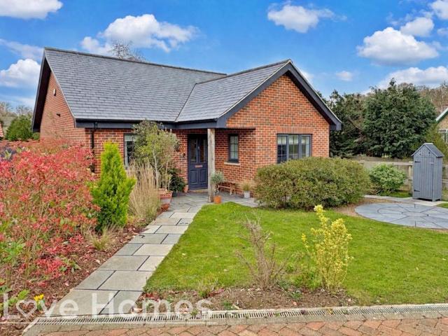 2 bedroom detached bungalow for sale