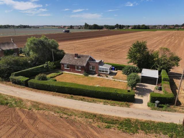 2 bedroom detached bungalow for sale