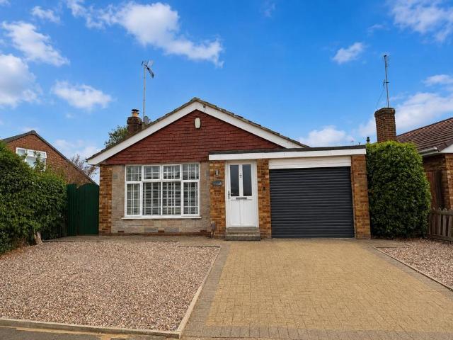 2 bedroom detached bungalow for sale