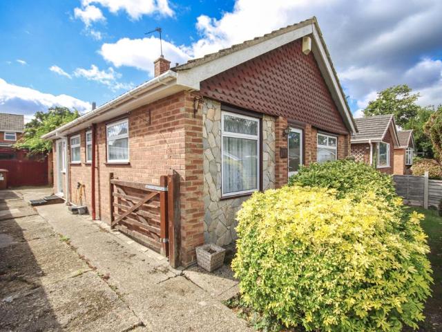 2 bedroom detached bungalow for sale
