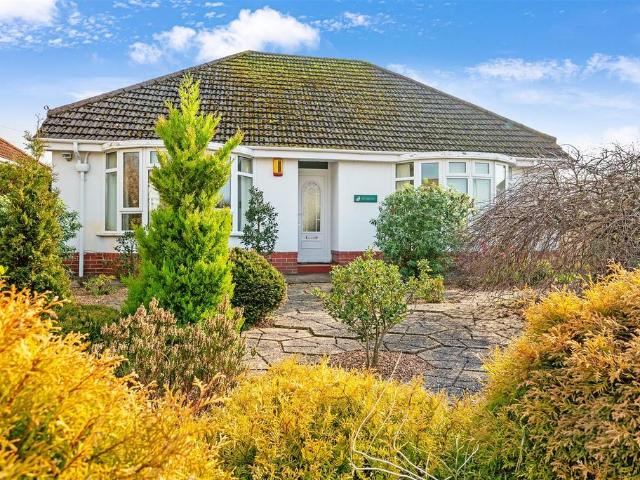 2 bedroom detached bungalow for sale