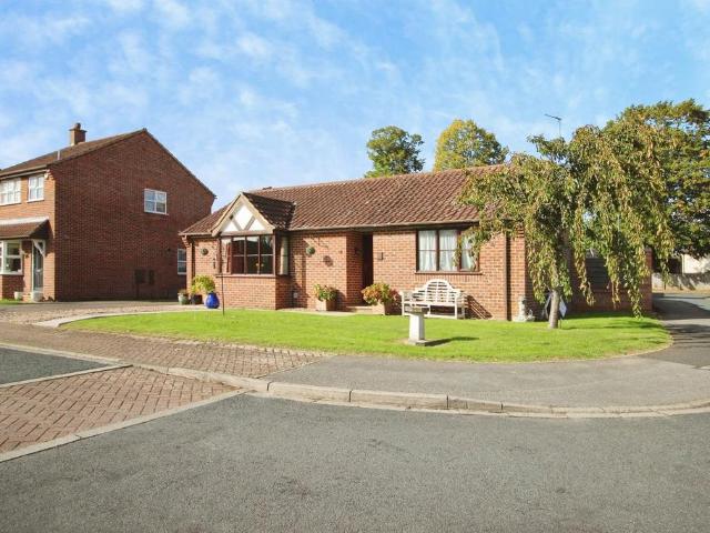2 bedroom detached bungalow for sale