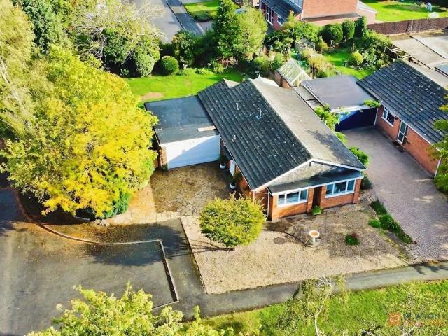 2 bedroom detached bungalow for sale