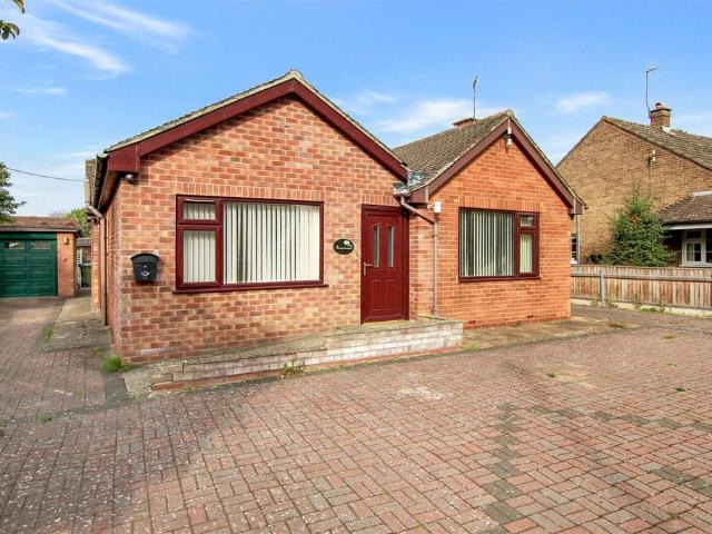 2 bedroom detached bungalow for sale