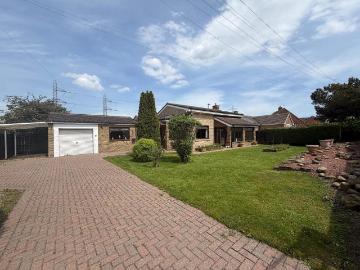 2 bedroom detached bungalow for sale
