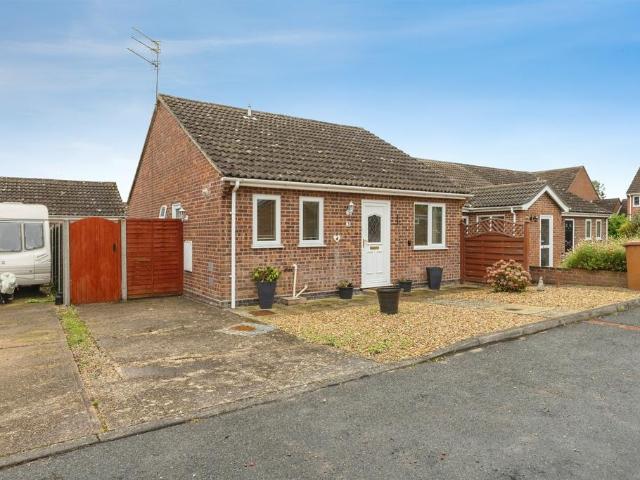 2 bedroom detached bungalow for sale
