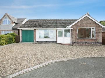 2 bedroom detached bungalow for sale