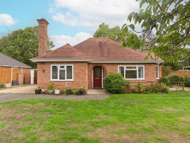 2 bedroom detached bungalow for sale