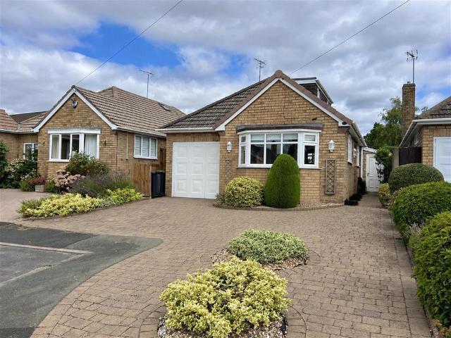 2 bedroom detached bungalow for sale