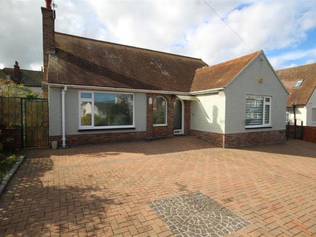 2 bedroom detached bungalow for sale