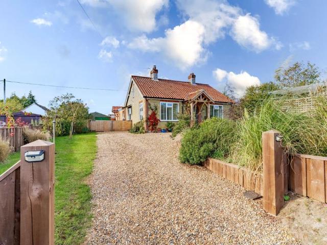 2 bedroom detached bungalow for sale