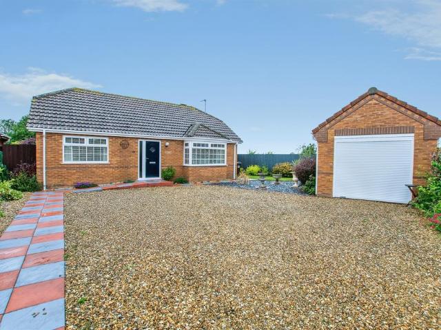 2 bedroom detached bungalow for sale