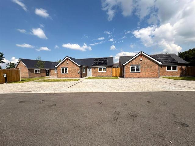 2 bedroom detached bungalow for sale
