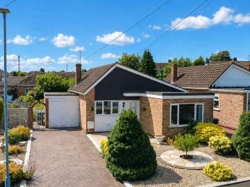 2 bedroom detached bungalow for sale