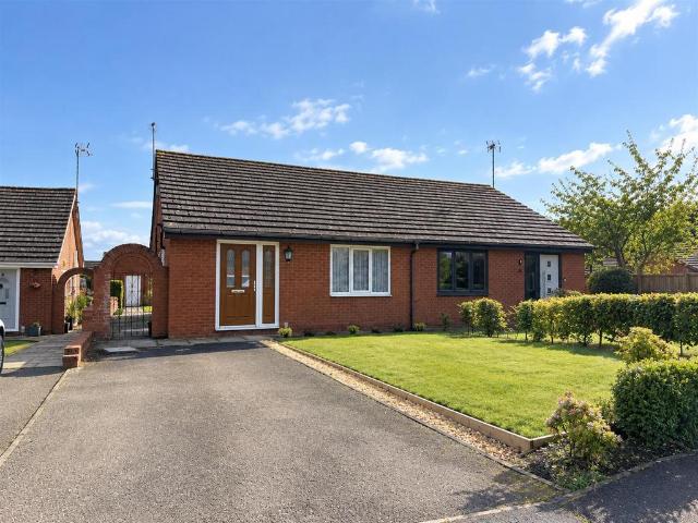 2 bedroom detached bungalow for sale