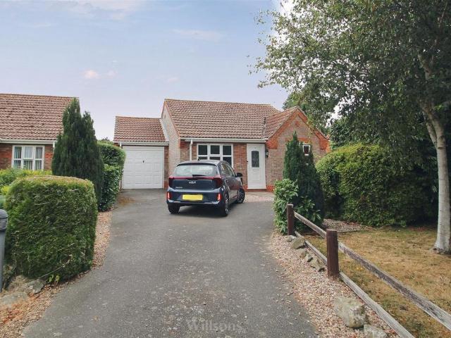 2 bedroom detached bungalow for sale