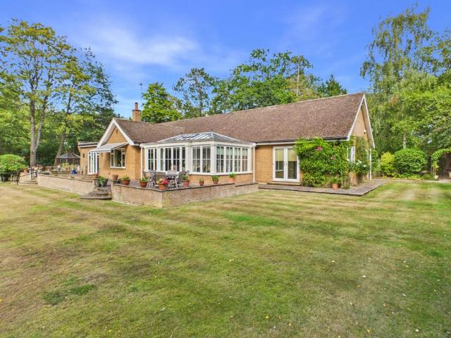 2 bedroom detached bungalow for sale